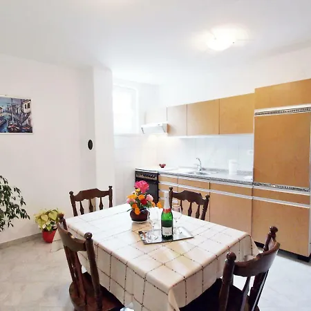 Apartment Luka